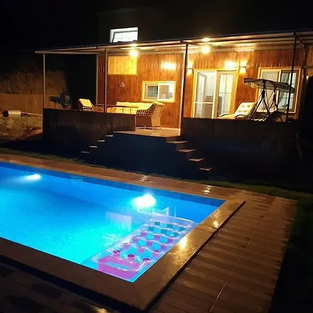 Moonlight Tiny House בית נופש *
